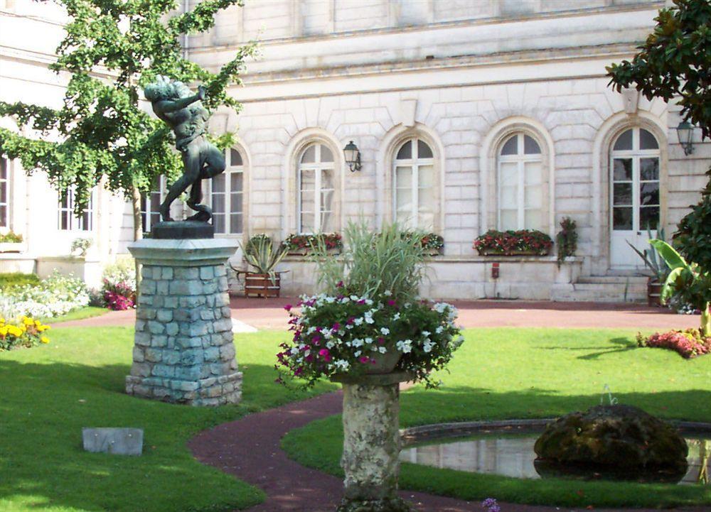 Logis Hôtel Central Montargis Exterior foto